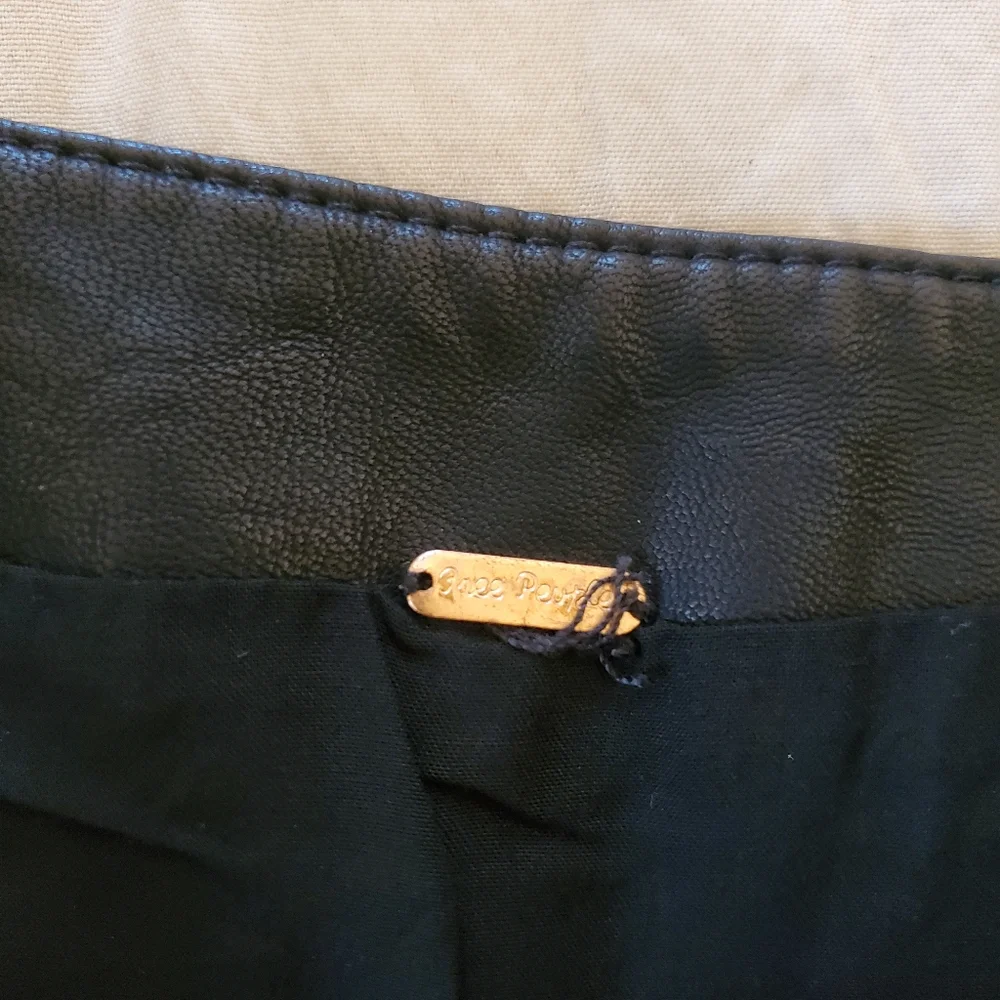 FREE PEOPLE Black Vegan Faux Leather Button Front Mini Skirt sz XS - Picture 6 of 8